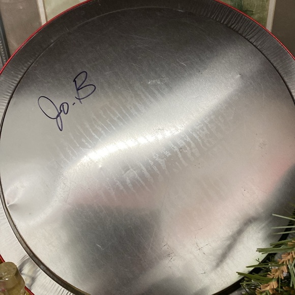 Vintage GIFTCO INC 1981 Metal Round Christmas Serving Tray Santa & Mrs Claus - Picture 3 of 4